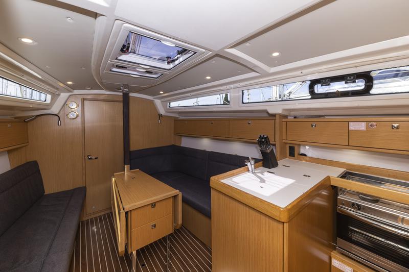 Book yachts online - sailboat - Bavaria Cruiser 34 Style - Lena - rent