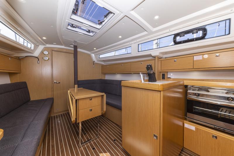 Book yachts online - sailboat - Bavaria Cruiser 34 Style - Lena - rent