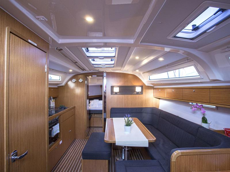Book yachts online - sailboat - Bavaria Cruiser 41 - Instagram - rent