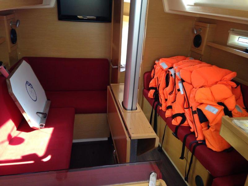 Book yachts online - sailboat - Elan 350 - Yankee - rent