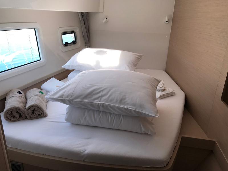Book yachts online - catamaran - Lagoon 42 owner version - FIND US - rent