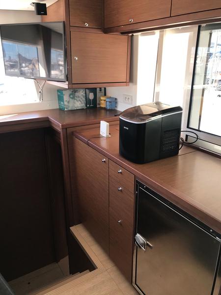 Book yachts online - catamaran - Lagoon 450  F - ADRIATIC CHEETAH - rent