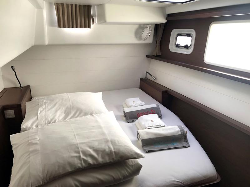 Book yachts online - catamaran - Lagoon 450  F - ADRIATIC CHEETAH - rent