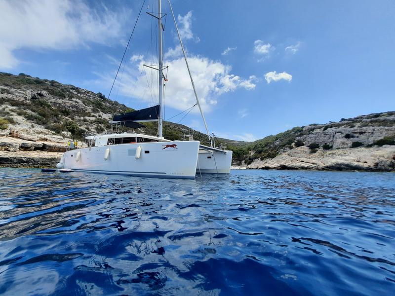 Book yachts online - catamaran - Lagoon 450  F - ADRIATIC CHEETAH - rent