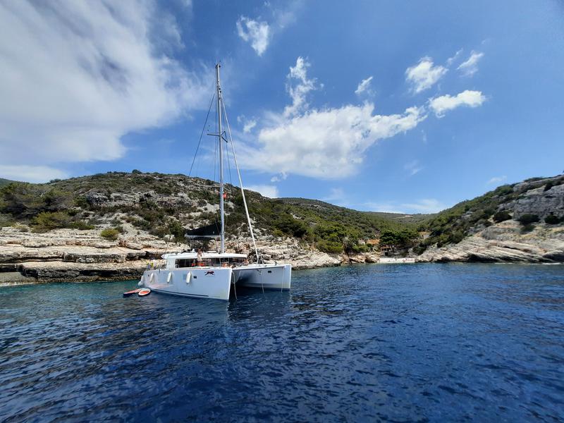 Book yachts online - catamaran - Lagoon 450  F - ADRIATIC CHEETAH - rent