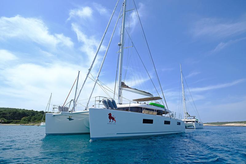 Book yachts online - catamaran - Lagoon 620 - ADRIATIC LION - rent