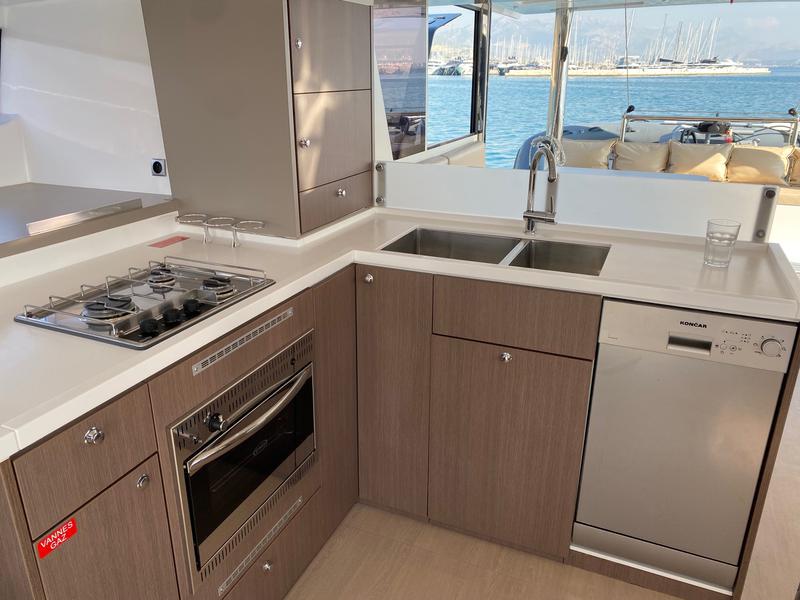 Book yachts online - catamaran - Bali 4.8 - BAŠA - rent