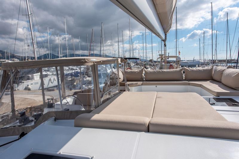Book yachts online - catamaran - Fountaine Pajot Elba 45 - MALI HAVANA - rent