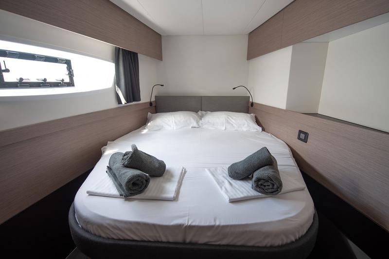 Book yachts online - catamaran - Fountaine Pajot Elba 45 - MALI HAVANA - rent