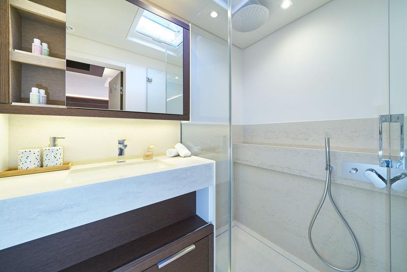 Book yachts online - catamaran - Lagoon Seventy 7 - ADRIATIC DRAGON - rent