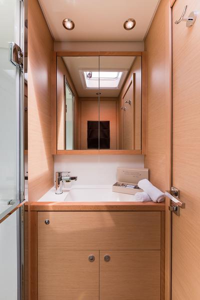 Book yachts online - catamaran - Lagoon 620 - OPAL - rent