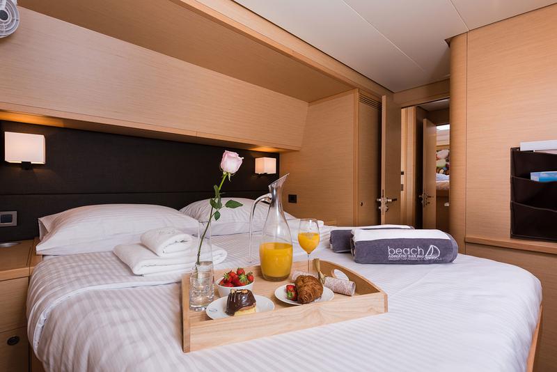 Book yachts online - catamaran - Lagoon 620 - OPAL - rent