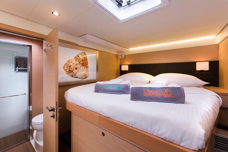 Book yachts online - catamaran - Lagoon 620 - OPAL - rent