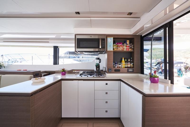 Book yachts online - powercatamaran - Leopard 53 PC - GOOD VIBES owner version - rent