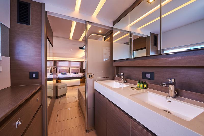 Book yachts online - powercatamaran - Leopard 53 PC - GOOD VIBES owner version - rent