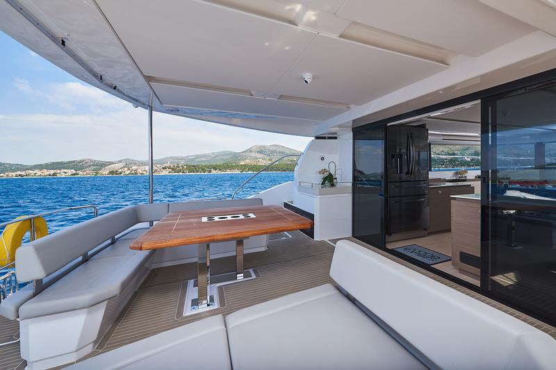 Book yachts online - powercatamaran - Leopard 53 PC - GOOD VIBES owner version - rent