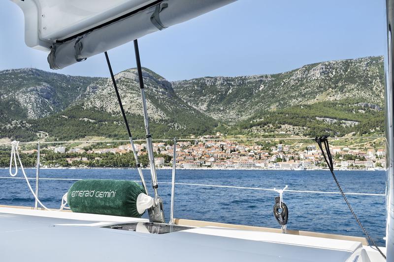 Book yachts online - catamaran - Lagoon 52 F owner version - EMERALD GEMINI - rent