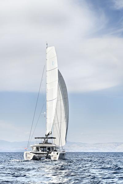 Book yachts online - catamaran - Lagoon 52 F owner version - EMERALD GEMINI - rent