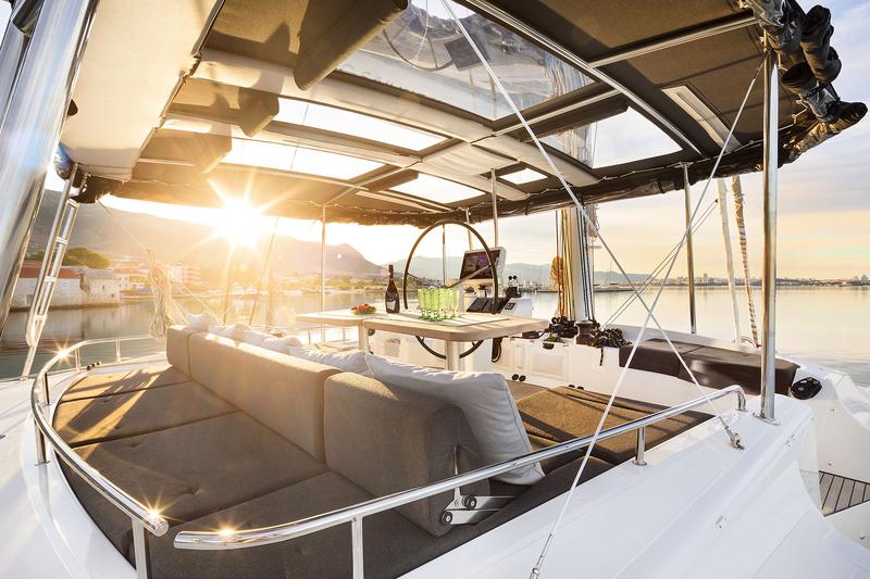 Book yachts online - catamaran - Lagoon 52 F owner version - EMERALD GEMINI - rent