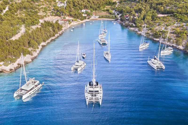 Book yachts online - catamaran - Lagoon 52 F owner version - EMERALD GEMINI - rent