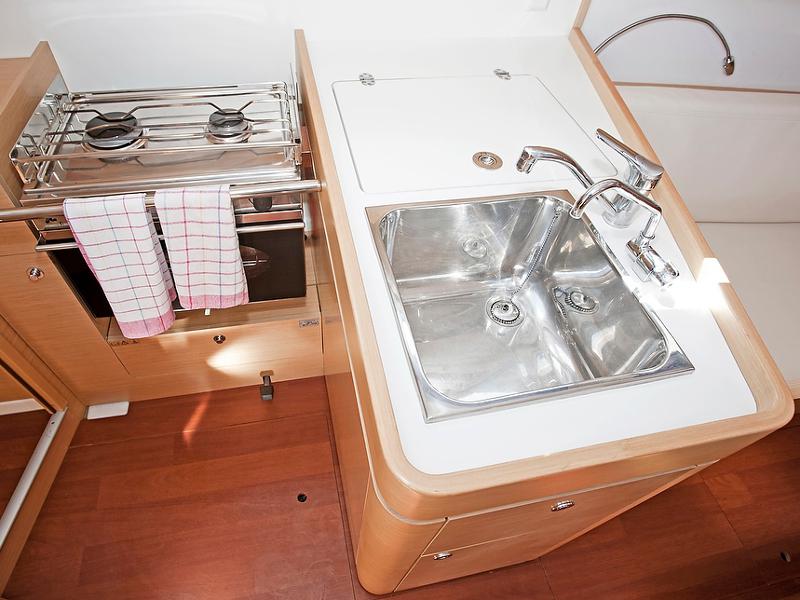 Book yachts online - sailboat - Beneteau First 35 - MINERVA - rent
