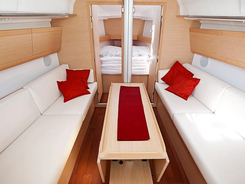 Book yachts online - sailboat - Beneteau First 35 - MINERVA - rent