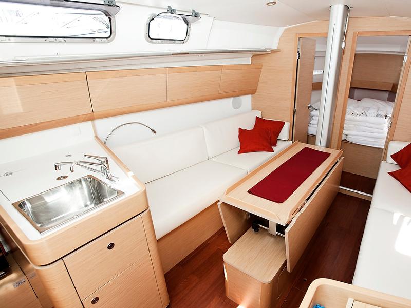 Book yachts online - sailboat - Beneteau First 35 - KALYPSO - rent
