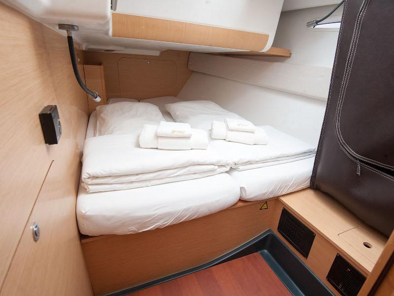 Book yachts online - sailboat - Beneteau First 45 - ZEPHYR - rent