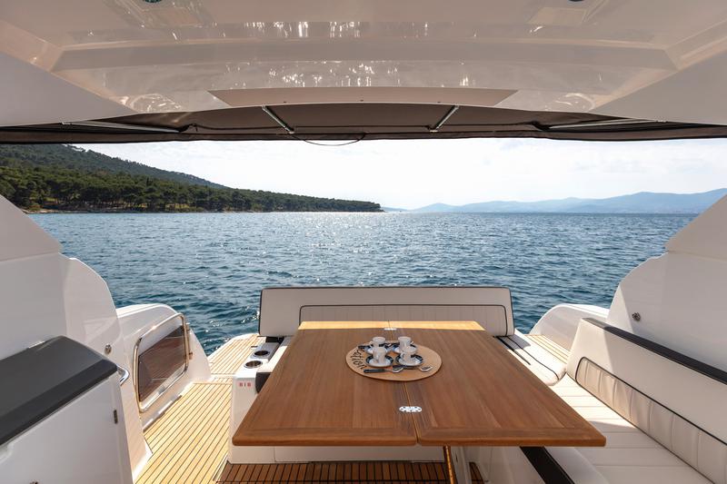 Book yachts online - motorboat - Leader 36 - CHROMIA - rent