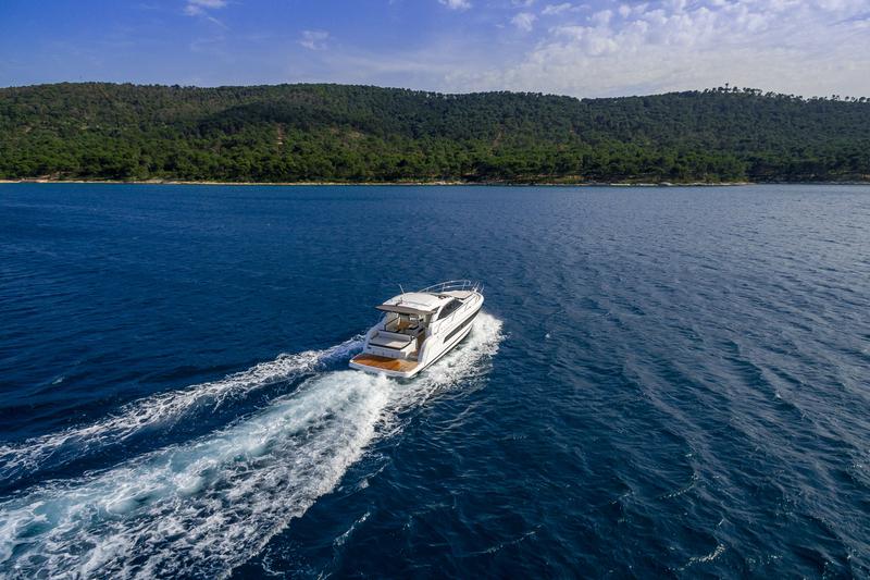 Book yachts online - motorboat - Leader 36 - CHROMIA - rent