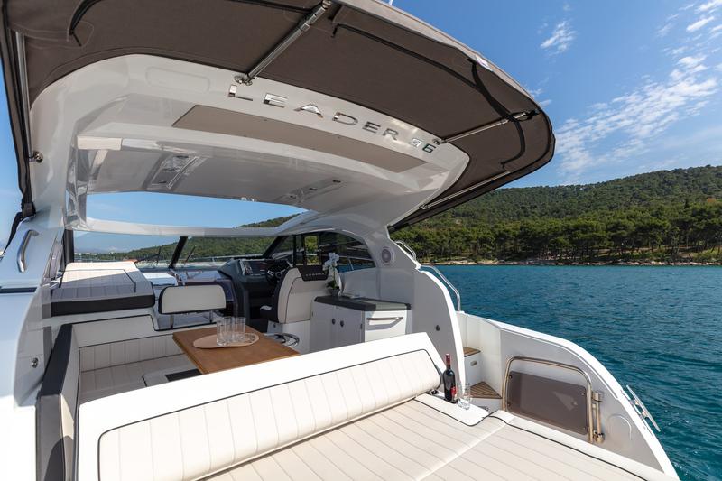 Book yachts online - motorboat - Leader 36 - CHROMIA - rent