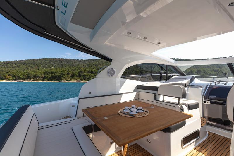 Book yachts online - motorboat - Leader 36 - CHROMIA - rent