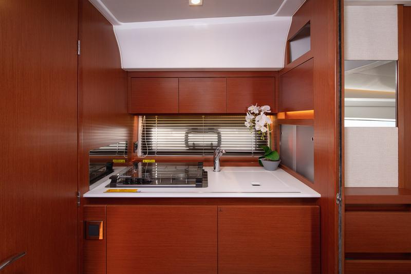 Book yachts online - motorboat - Leader 36 - CHROMIA - rent