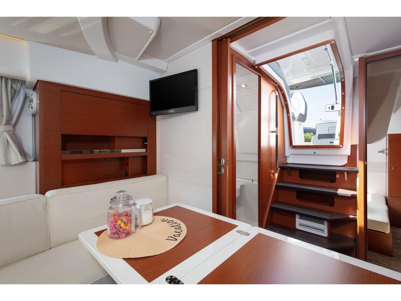 Book yachts online - motorboat - Leader 36 - CHROMIA - rent