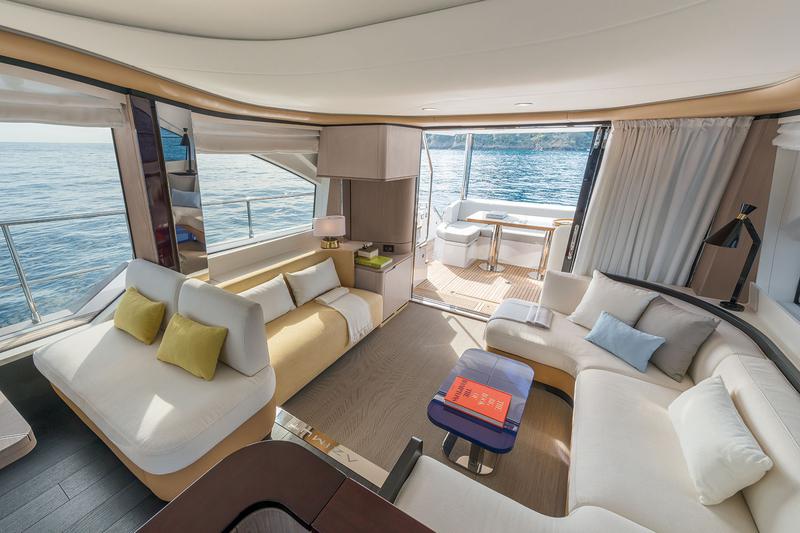 Book yachts online - motorboat - Azimut 60 - ALUMINIA - rent