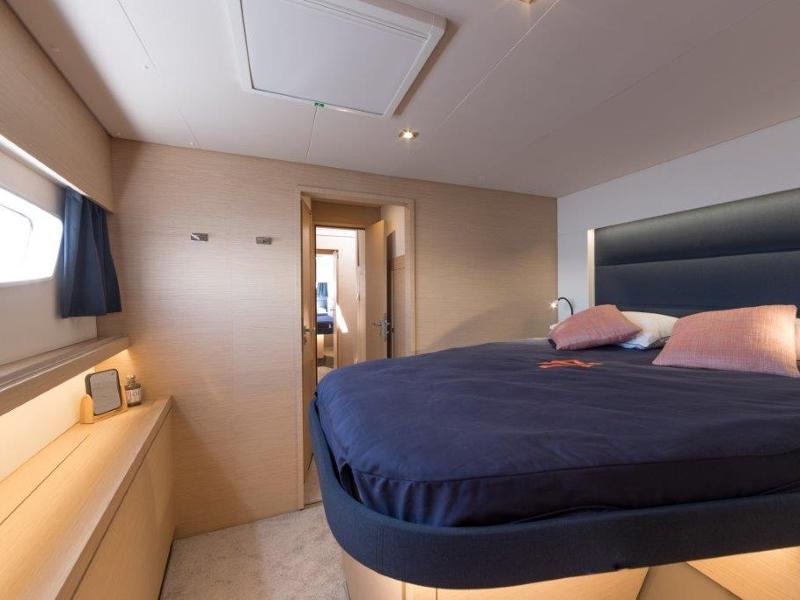 Book yachts online - catamaran - Fountaine Pajot Saona 47 - HERMES - rent