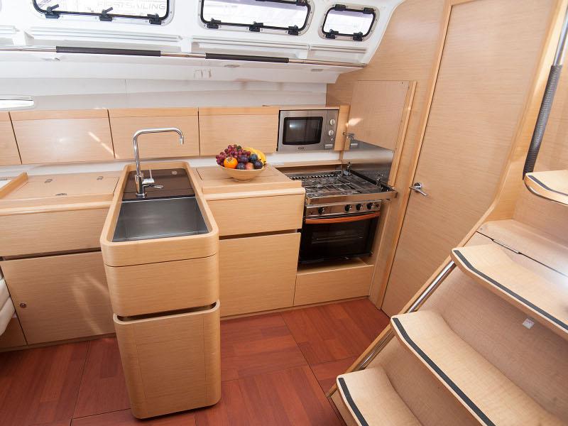 Book yachts online - sailboat - Beneteau First 45 - HERA II - rent