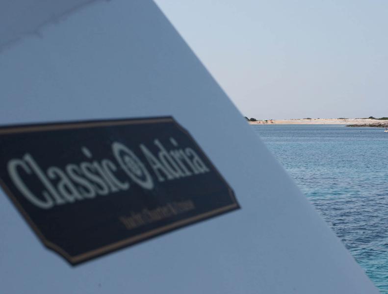 Book yachts online - motorboat - Hampton 42 - SEA LION - rent
