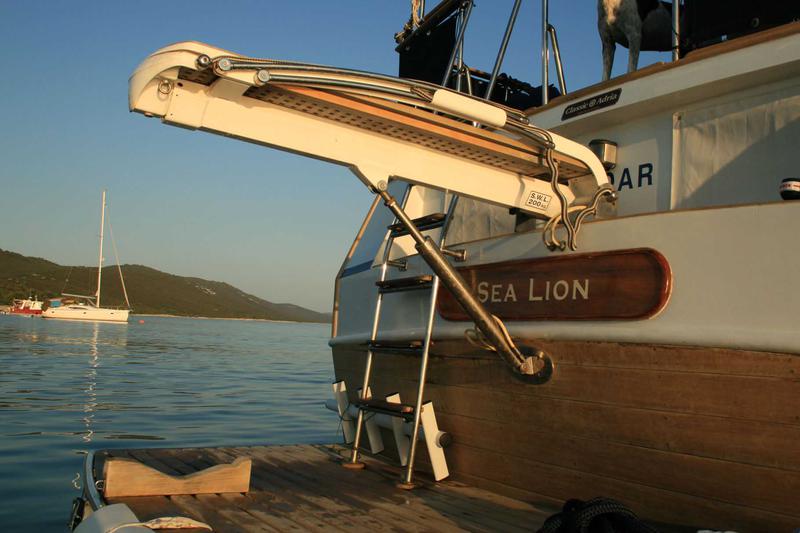 Book yachts online - motorboat - Hampton 42 - SEA LION - rent