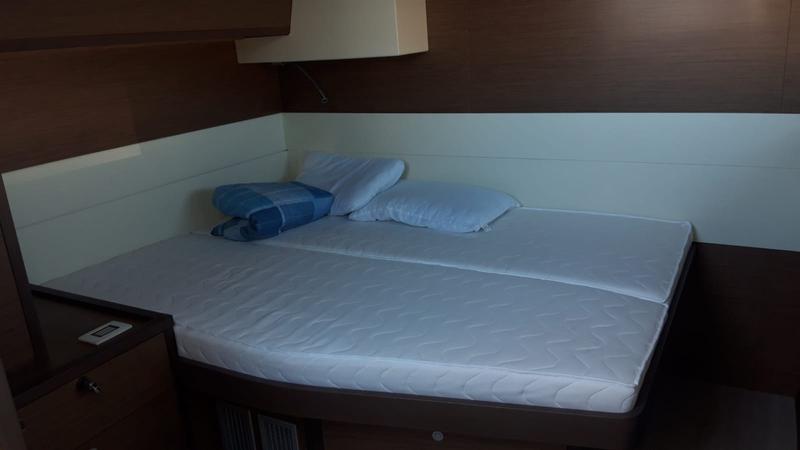 Book yachts online - catamaran - Lagoon 52F - Cala Luna  - rent