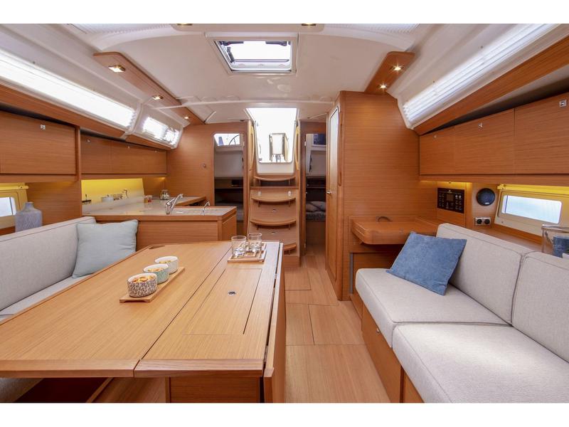 Book yachts online - sailboat - Dufour 390 GL - Cordelia - rent