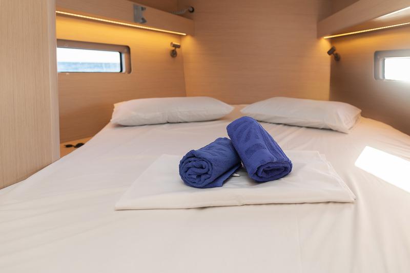 Book yachts online - sailboat - Oceanis 40.1 - KOS 40.3 - rent