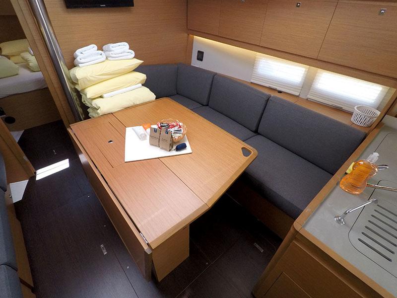 Book yachts online - sailboat - Dufour 390 GL - Barone - rent