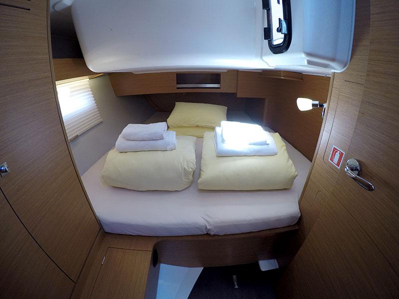 Book yachts online - sailboat - Dufour 390 GL - Barone - rent