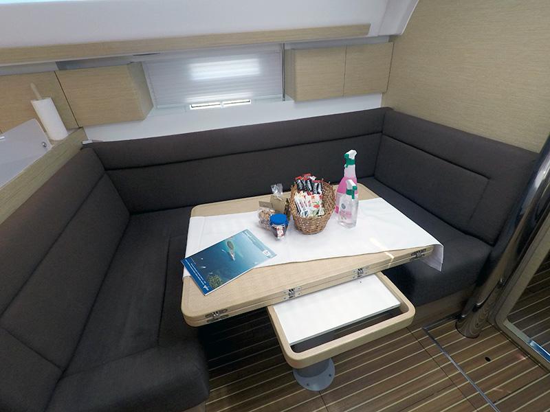 Book yachts online - sailboat - Elan 40 Impression - Silente - rent