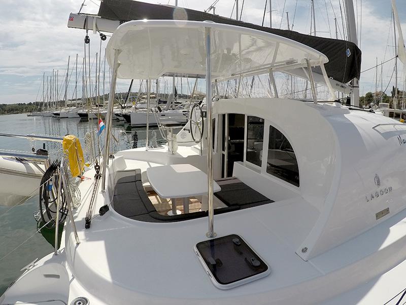 Book yachts online - catamaran - Lagoon 380 - Maya - rent
