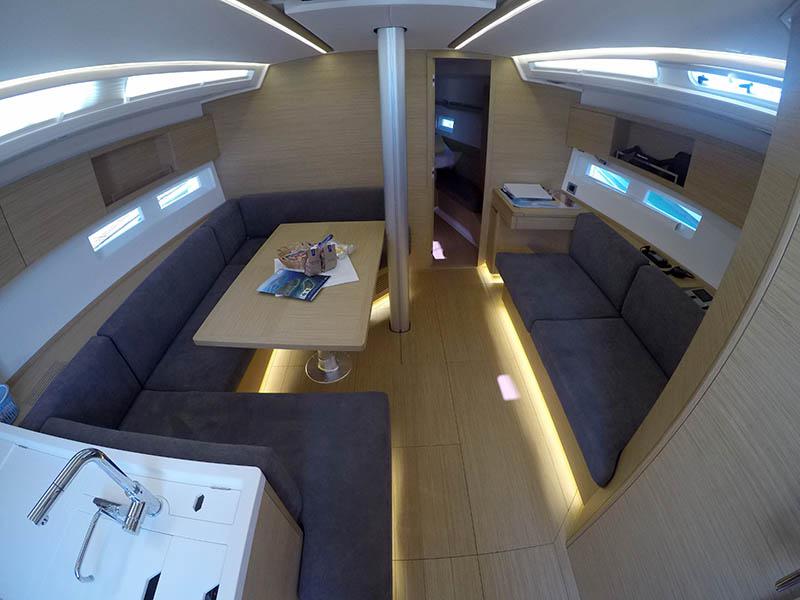Book yachts online - sailboat - Grand Soleil 44 - Sportski Vuk 44 - rent
