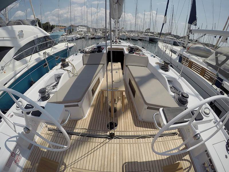 Book yachts online - sailboat - Grand Soleil 44 - Sportski Vuk 44 - rent