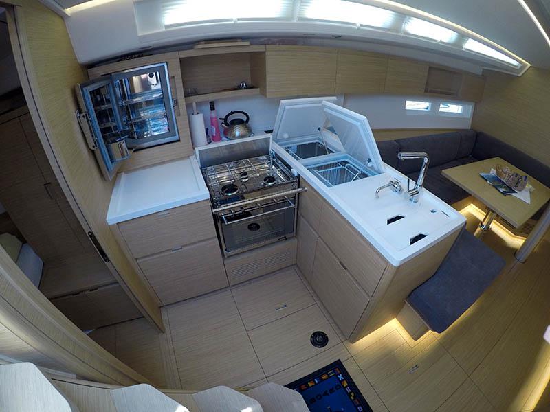 Book yachts online - sailboat - Grand Soleil 44 - Sportski Vuk 44 - rent