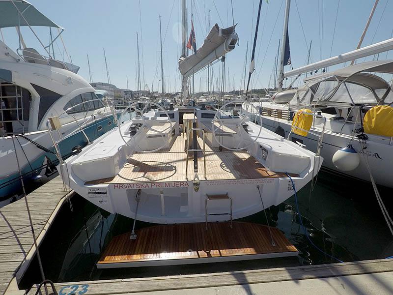 Book yachts online - sailboat - Grand Soleil 44 - Sportski Vuk 44 - rent